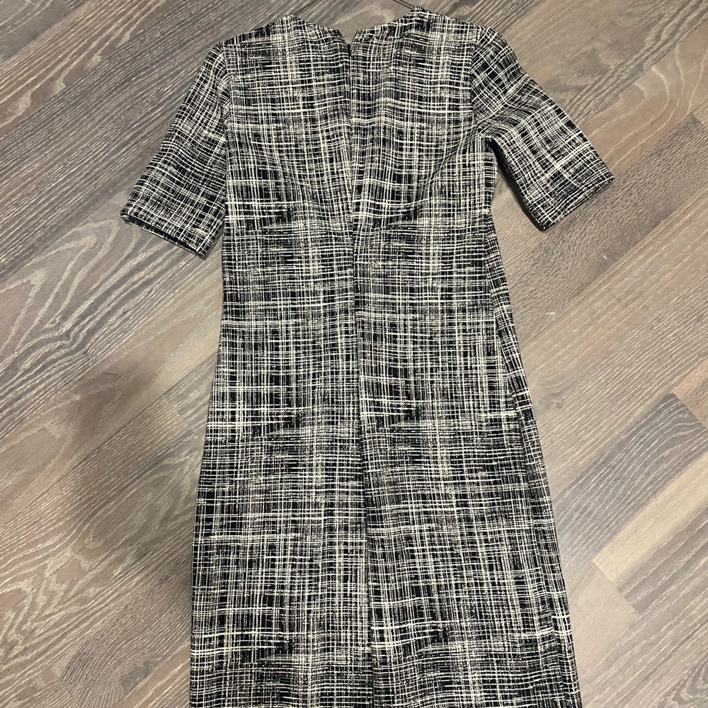 Theory sheath dress! Size 4. Black and white.